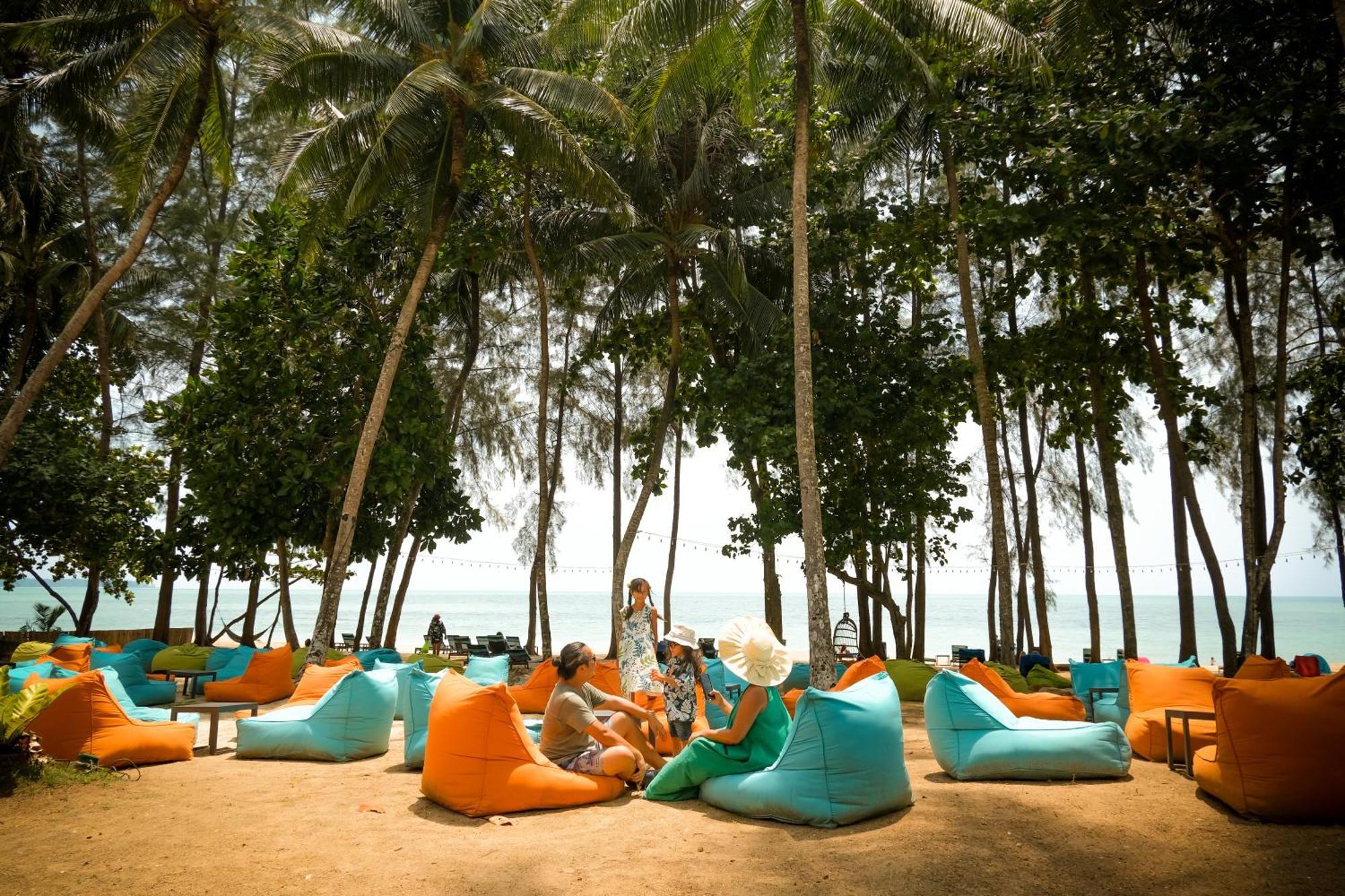 Avani Plus Khao Lak Resort 외부 사진