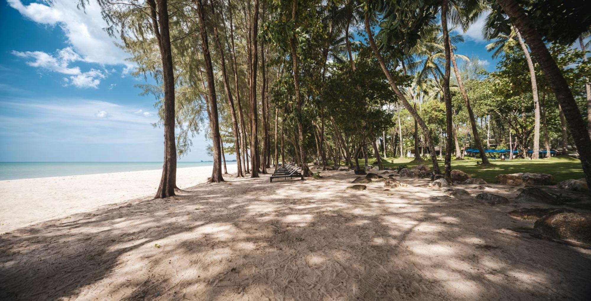 Avani Plus Khao Lak Resort 외부 사진